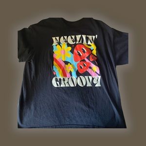 spencer’s feelin groovy graphic tee XL